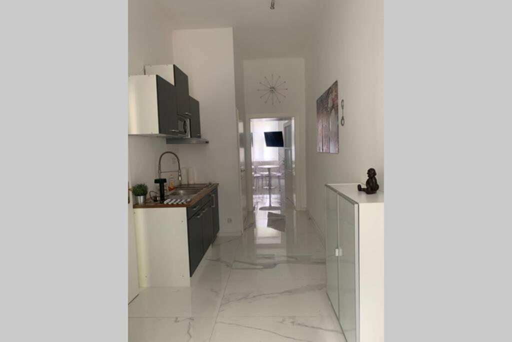 Cool City Center Apt. @ Metro And Shopping Street Wenen Buitenkant foto