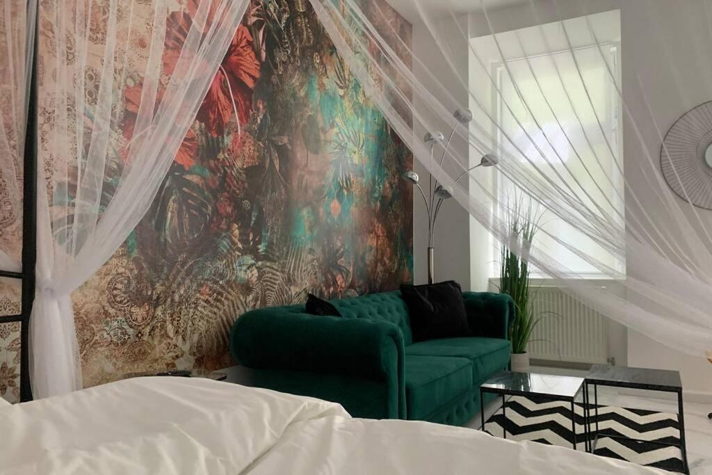 Cool City Center Apt. @ Metro And Shopping Street Wenen Buitenkant foto